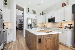 Photo #5: 6839522 Listing 