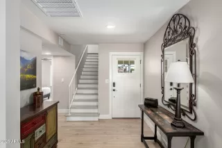 Photo #5: 6839624 Listing