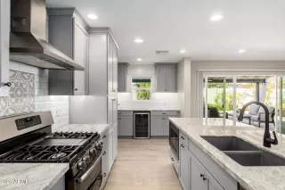 Photo #6: 6839624 Listing