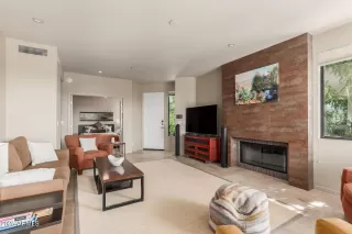 Photo #3: 6839678 Listing