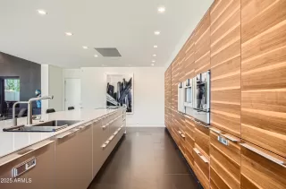 Photo #2: 6839806 Listing