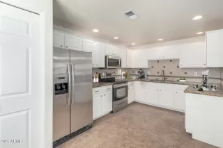 Photo #3: 6839839 Listing