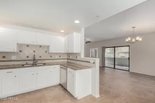 Photo #5: 6839839 Listing