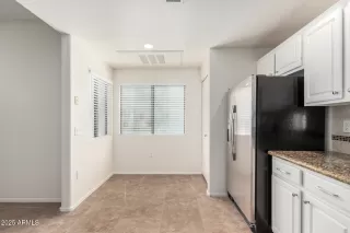 Photo #6: 6839839 Listing