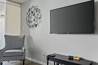 Photo #3: 6839872 Listing