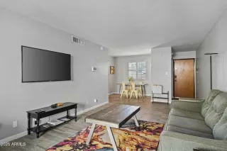 Photo #4: 6839872 Listing