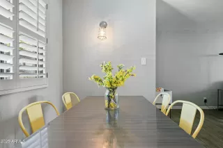 Photo #6: 6839872 Listing