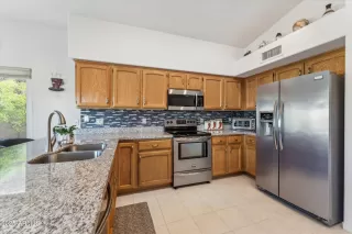 Photo #5: 6839949 Listing