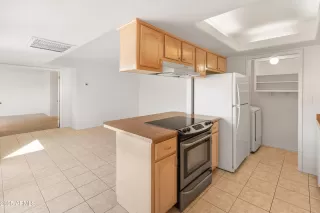 Photo #5: 6839955 Listing 