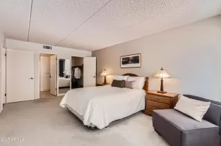 Photo #6: 6840014 Listing