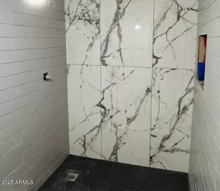 Photo #6: 6840475 Listing