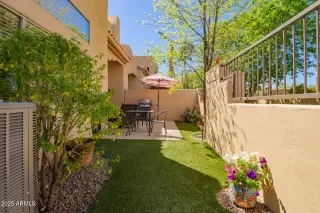 Photo #5: 6840649 Listing