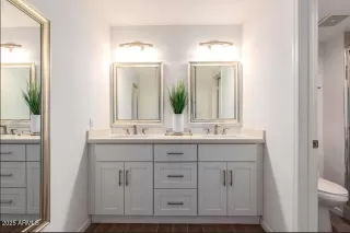 Photo #5: 6840690 Listing 