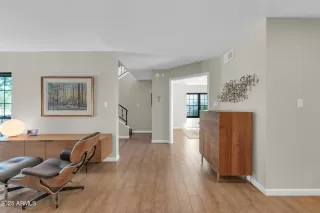 Photo #6: 6840973 Listing