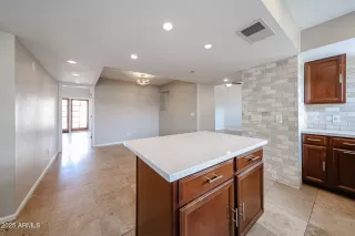 Photo #4: 6841041 Listing