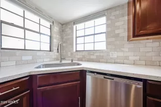 Photo #5: 6841041 Listing
