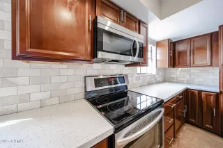 Photo #6: 6841041 Listing