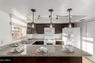 Photo #5: 6841132 Listing