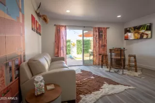 Photo #3: 6841218 Listing