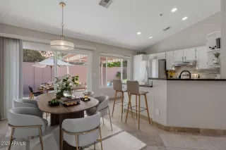 Photo #4: 6841219 Listing