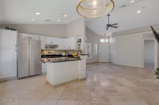 Photo #5: 6841219 Listing