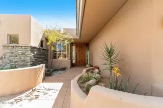 Photo #2: 6841399 Listing