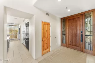 Photo #4: 6841399 Listing