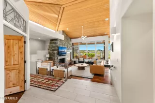 Photo #5: 6841399 Listing