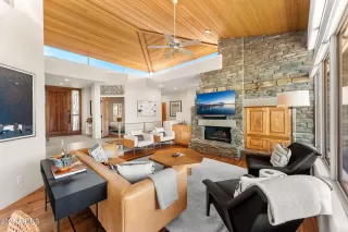 Photo #6: 6841399 Listing