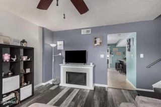 Photo #3: 6841467 Listing