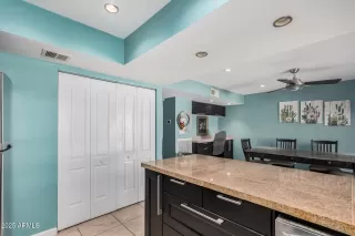 Photo #6: 6841467 Listing