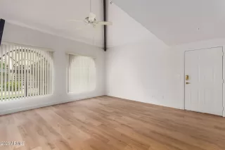 Photo #6: 6841714 Listing 