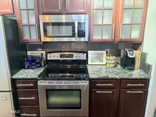 Photo #3: 6841791 Listing