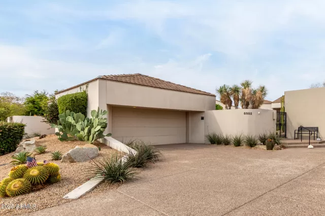 MLS: 6841841 Condo For Sale