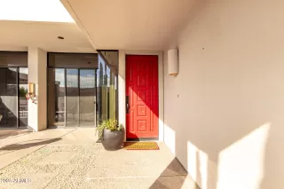 Photo #4: 6841841 Listing