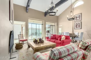 Photo #5: 6841841 Listing