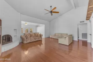 Photo #6: 6842675 Listing