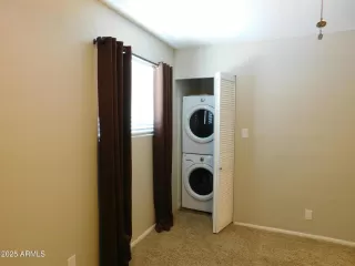 Photo #5: 6842683 Listing