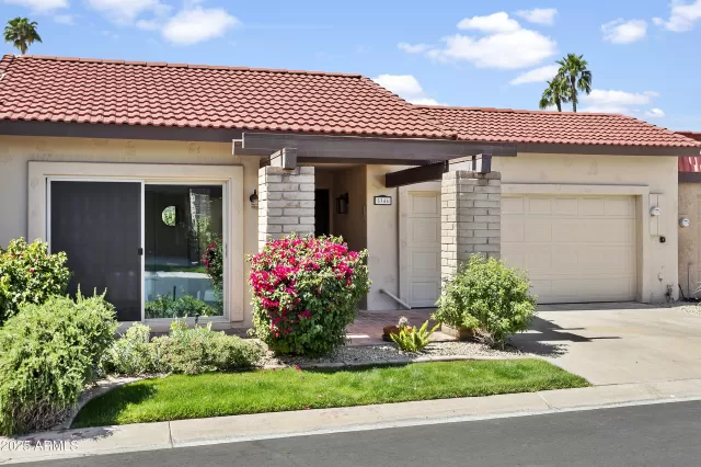 MLS: 6842829 Condo For Sale