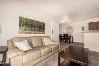 Photo #5: 6842948 Listing