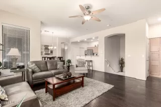 Photo #5: 6842953 Listing