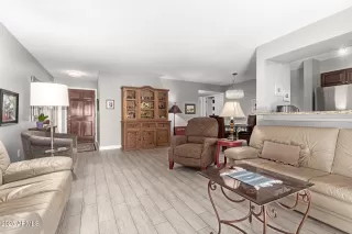 Photo #6: 6843111 Listing