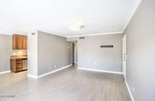 Photo #3: 6843346 Listing