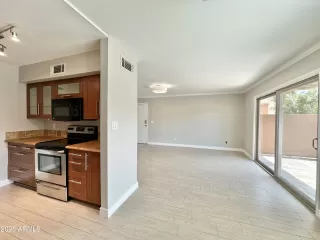 Photo #5: 6843346 Listing