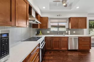 Photo #1: 6843388 Listing