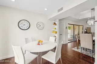 Photo #4: 6843388 Listing