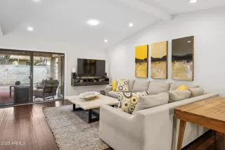 Photo #6: 6843388 Listing