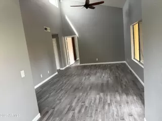 Photo #4: 6843398 Listing