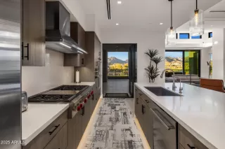 Photo #3: 6843572 Listing