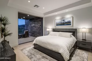 Photo #4: 6843572 Listing